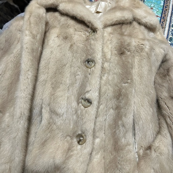Frost Brothers Mink Coat - Picture 10 of 10